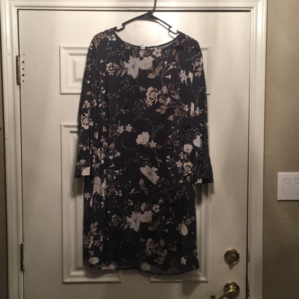 Gray flowered dress with bell sleeves